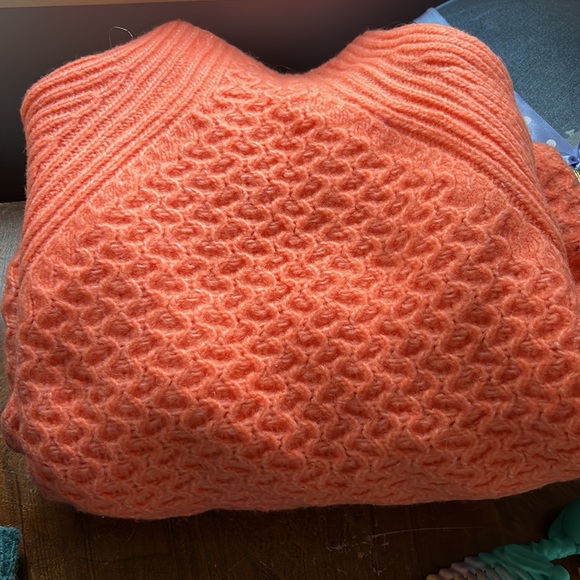 Gorgeous Anthro Coral Sweater XS - Picture 8 of 8